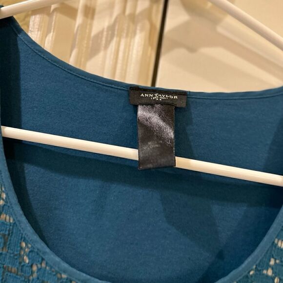 Size Small teal top with tan/cream underlay Ann Taylor‎ - Picture 4 of 4
